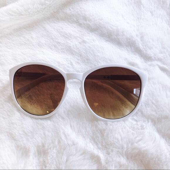 Celia White Cat Eye Full Rim Sunglasses - Picture 1 of 8